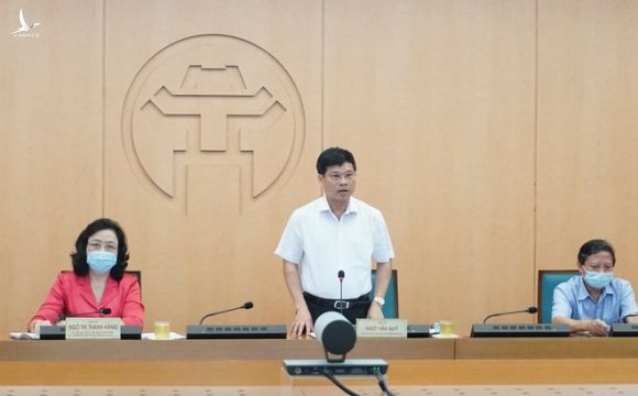 Giám đốc Sở Y tế Hà Nội: Một điếu cày mà khách hút chung thì nguy cơ lây Covid-19 rất cao