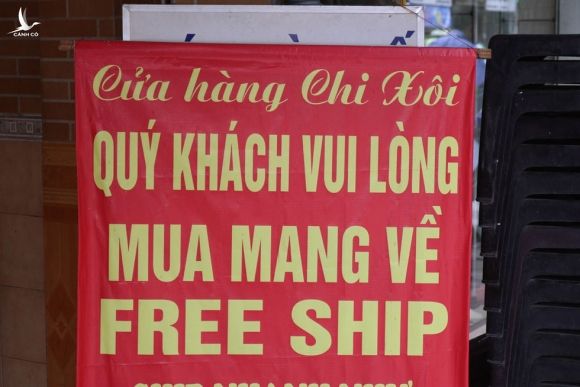 Nhiều hàng quán tại Hà Nội lắp vách ngăn phòng dịch để tiếp tục kinh doanh1