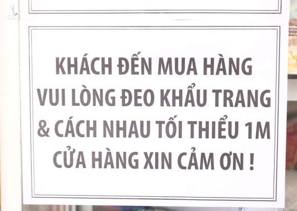 Nhiều hàng quán tại Hà Nội lắp vách ngăn phòng dịch để tiếp tục kinh doanh8