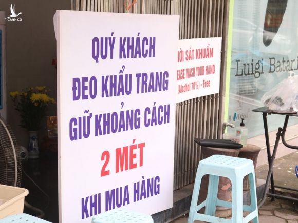 Đến quán vỉa hè cũng lắp vách ngăn phòng Covid-19 sau 'tối hậu thư' của TP - ảnh 3