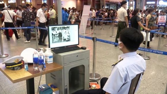 Đà Nẵng bố trí 2 chuyến bay giải tỏa du khách bị mắc kẹt tại TP.Đà Nẵng /// ẢNH: NGUYỄN TÚ