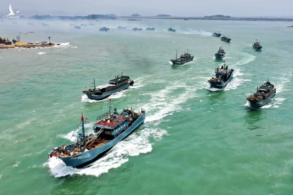 Trung Quốc dỡ lệnh cấm đánh bắt đơn phương, tàu cá Trung Quốc sắp tràn xuống Biển Đông - Ảnh 1.