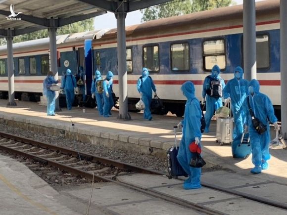 Gần 80 khách Trung Quốc nhập cảnh Việt Nam, đi tàu hỏa đến Quảng Ngãi - 2