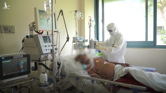 30 ca Covid-19 tình trạng nặng, 15 bệnh nhân tiên lượng rất nặng - Ảnh 1. 30 ca Covid-19 tình trạng nặng, 15 bệnh nhân tiên lượng rất nặng - Ảnh 1.