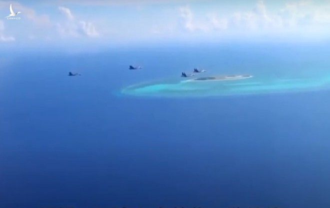 Cảnh chiến đấu cơ Trung Quốc ngang nhiên bay đến quần đảo Trường Sa, trong đoạn video do truyền hình nhà nước Trung Quốc phát mới đây /// Chụp từ clip
