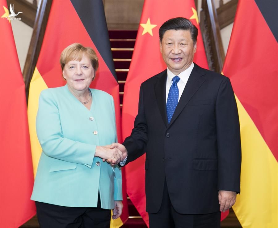 Thủ tướng Đức Angela Merkel (trái) bắt tay Chủ tịch Trung Quốc Tập Cận Bình tại Bắc Kinh hồi tháng 9/2019. Ảnh: Xinhua.