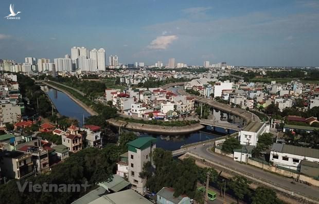 Sông Tô Lịch nhiều năm qua luôn bị coi là 'dòng sông chết' với mức độ ô nhiễm nghiêm trọng. (Nguồn: Vietnam+)