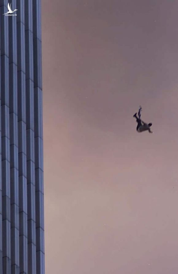 Nhìn lại những khoảnh khắc ám ảnh về vụ khủng bố 11/9 - 4