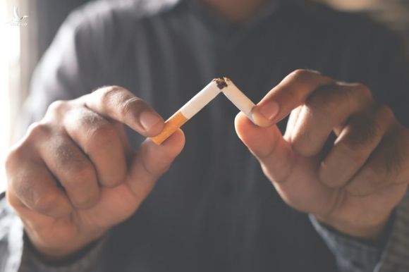 Hút thuốc lá có liên quan đáng kể tới tình trạng xuất huyết não, dễ dẫn đến tử vong /// Ảnh: Shutterstock