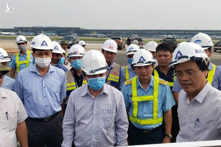 Bộ trưởng Thể phê bình tư vấn sửa đường băng sân bay Nội Bài
