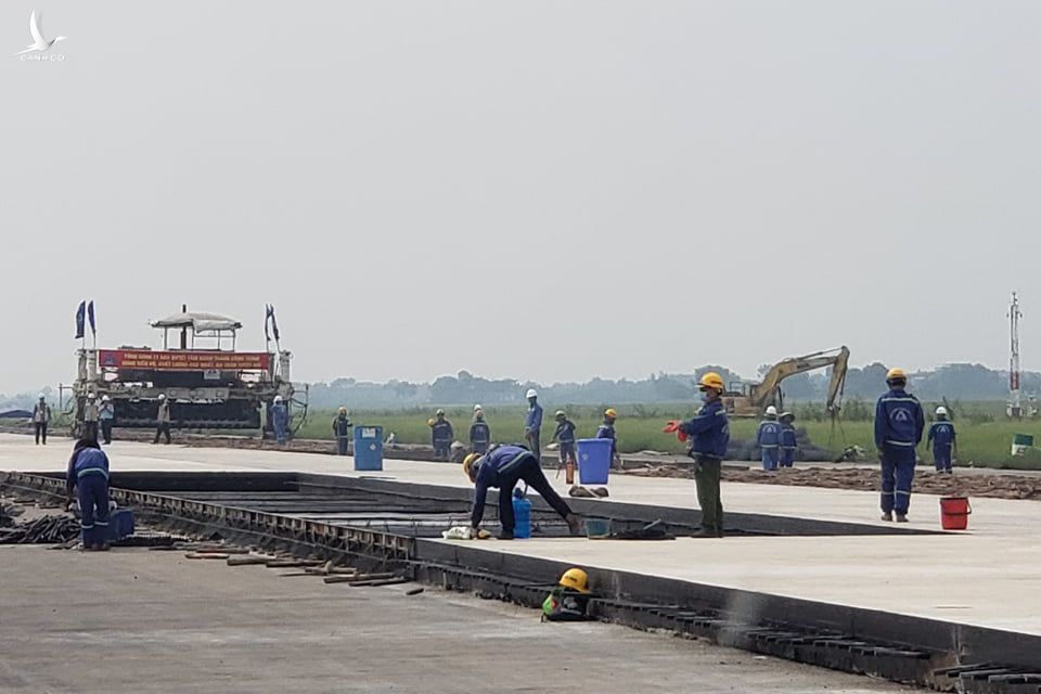 Bộ trưởng Thể phê bình tư vấn sửa đường băng sân bay Nội Bài