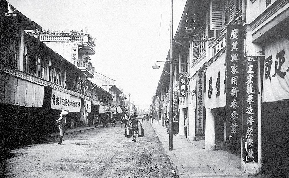 Chợ Lớn được hình thành từ thế kỷ 17 đến 19, khi cộng đồng người Hoa đến định cư, xây dựng một đô thị sầm uất. Vào thời Pháp, Chợ Lớn là một thành phố tách bạch với Sài Gòn trước khi được hợp nhất năm 1956. Ngày nay, khu vực chợ Lớn tương ứng với quận 5, 6.
