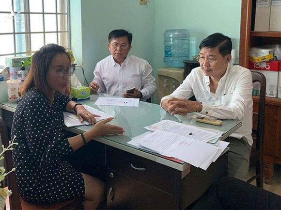 Sở Y tế Đồng Nai làm việc với bà Trần Xuân Ngọc về việc sử dụng bằng cấp bác sĩ giả /// ẢNH: LÊ LÂM