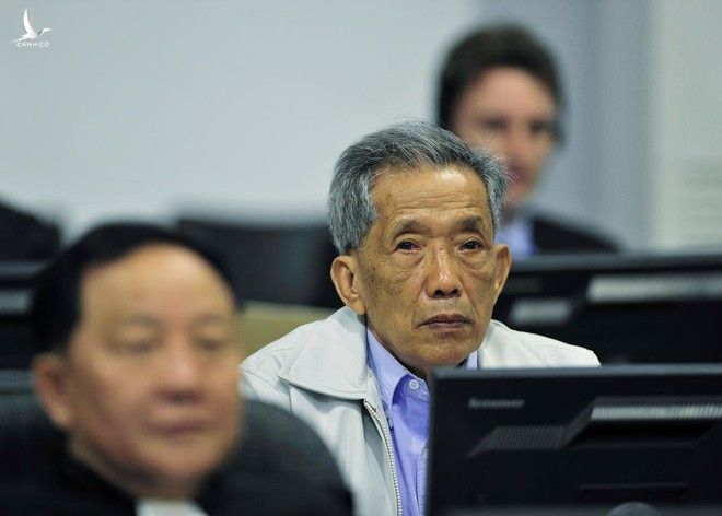 "Đồ tể" Duch tại một phiên tòa ở Campuchia vào năm 2011 /// Reuters