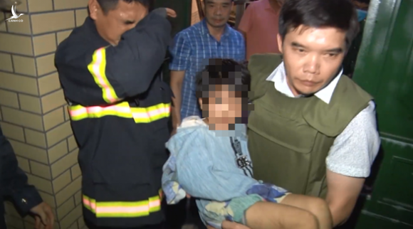 Người cha bạo hành con gái 6 tuổi ở Bắc Ninh vừa bị bắt - Ảnh 1.