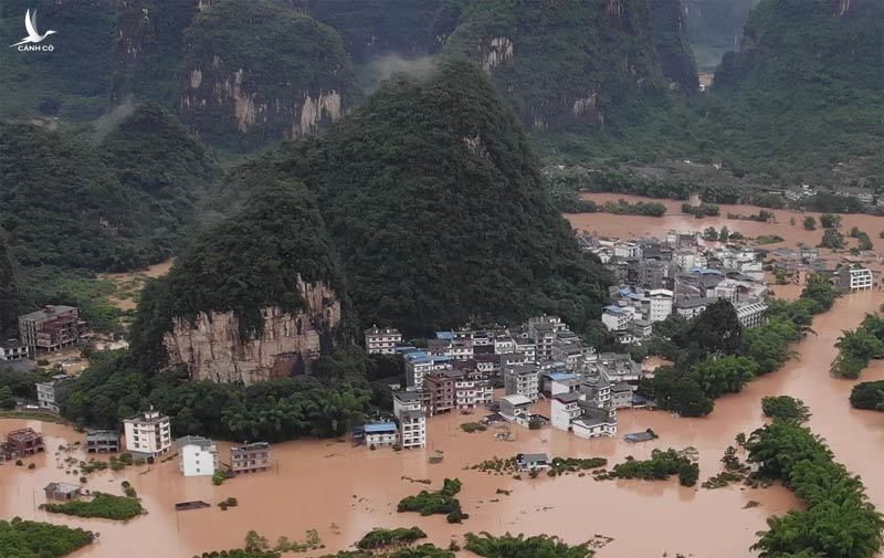 Hình ảnh Trung Quốc tả tơi vì một mùa hè mưa lũ kỷ lục