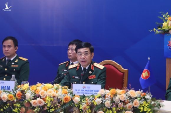 Việt Nam nêu vấn đề căng thẳng Biển Đông tại hội nghị Tư lệnh quốc phòng ASEAN - Ảnh 2.
