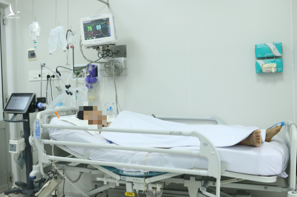 Bệnh nhân ngộ độc do patê Minh Chay tại BV Chợ Rẫy phải thở máy nhiều tháng - Ảnh 2.