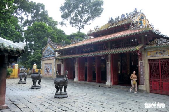 Khởi tố kẻ trộm trái châu gần 100 tuổi của Lăng Ông Bà Chiểu - Ảnh 2. Khởi tố kẻ trộm trái châu gần 100 tuổi của Lăng Ông Bà Chiểu - Ảnh 2.