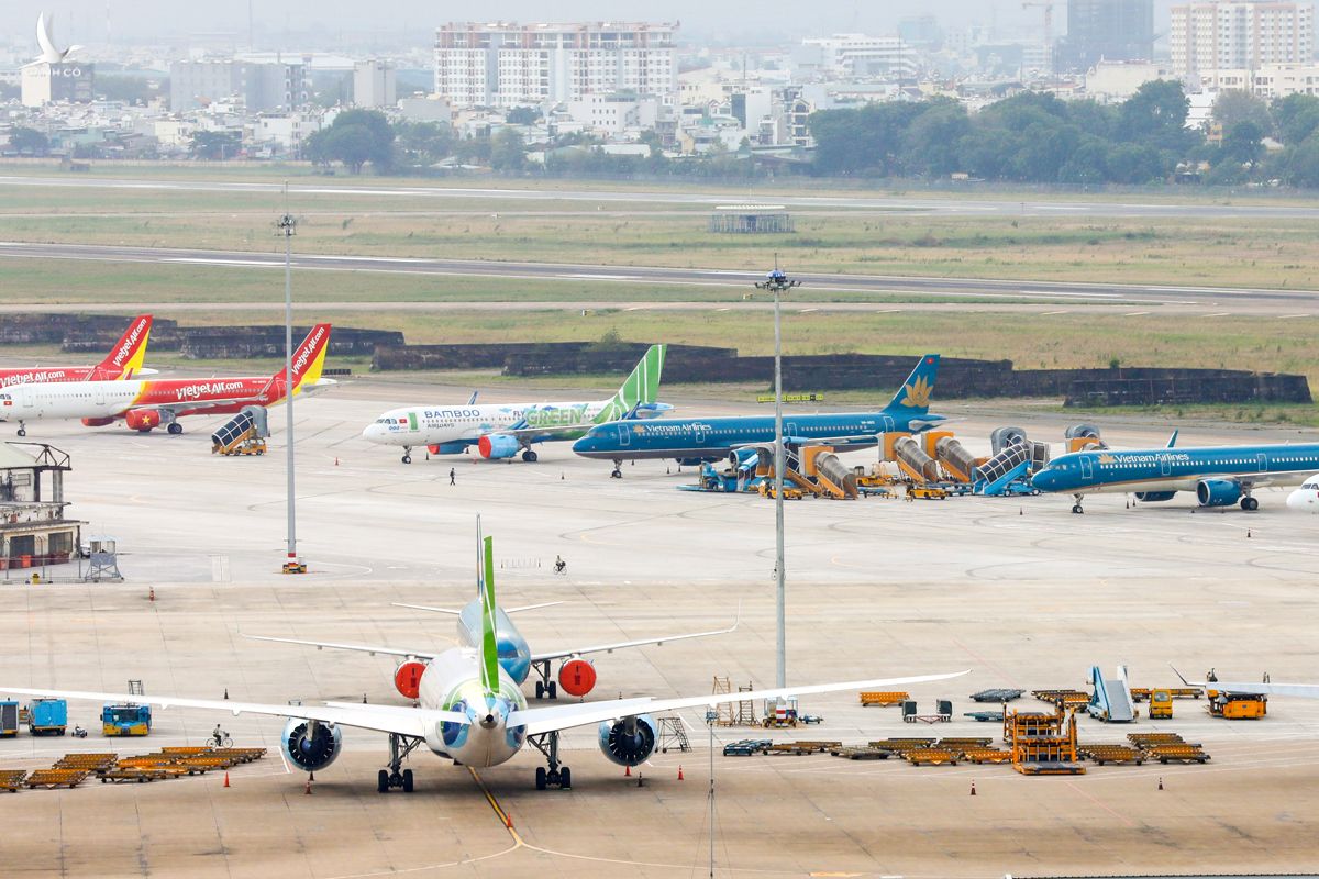 Máy bay đỗ tại sân bay Tân Sơn Nhất trong thời điểm dịch bệnh tháng 4. Ảnh: Quỳnh Trần.