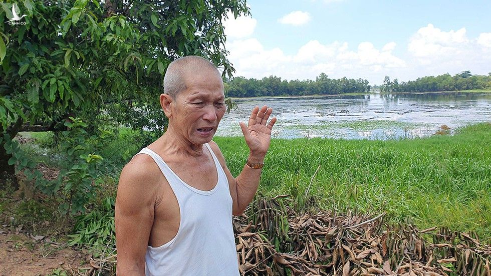 Ông Sỹ bên hồ cá 27 ha từng thuê của Lâm trường Mã Đà (nay là Khu bảo tồn thiên nhiên - văn hóa Đồng Nai) dẫn đến vụ kiện kéo dài 20 năm ẢNH: LÊ LÂM