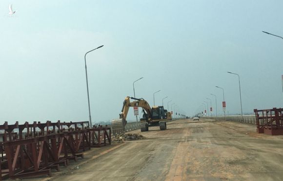 Đại diện Bộ Giao thông vận tải: Công nghệ sửa mặt cầu Thăng Long không phải của Trung Quốc - Ảnh 1.