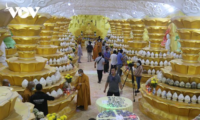 Chùm ảnh: Bên trong hầm lưu giữ hũ cốt ở chùa Kỳ Quang 2 - Ảnh 1.