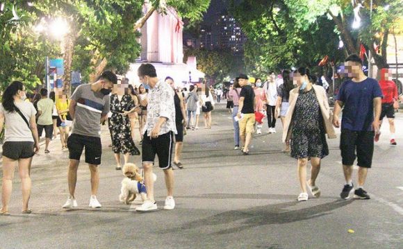 Dự thảo quản lý phố đi bộ Hồ Gươm: Hà Nội yêu cầu ăn mặc lịch sự, cấm nói tục
