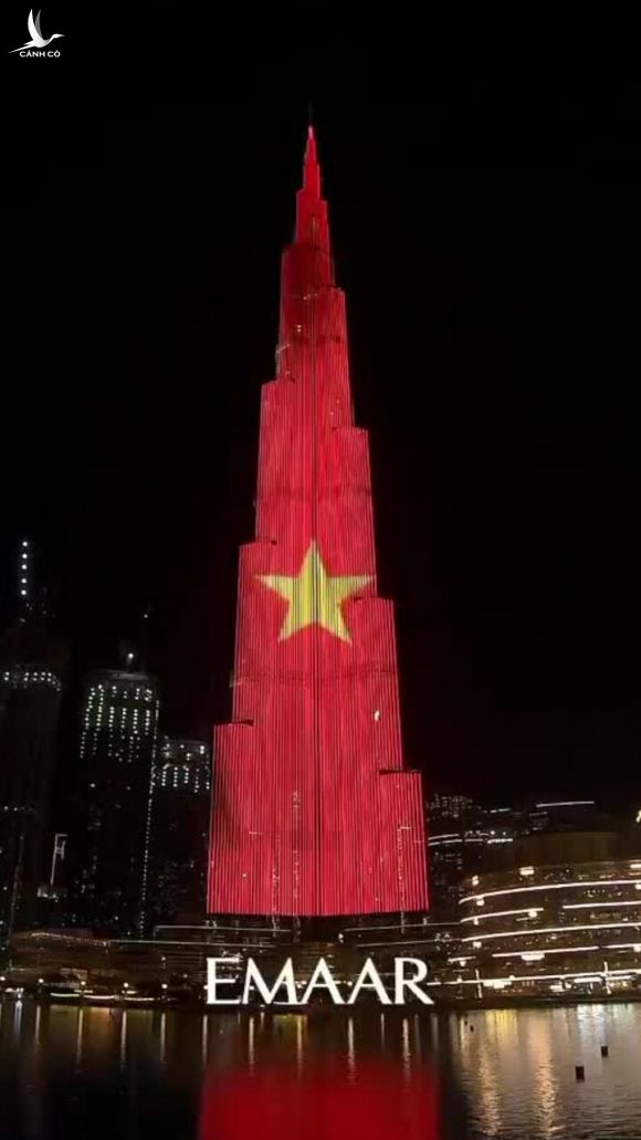 Quốc kỳ Việt Nam tòa nhà cao nhất thế giới tại Dubai