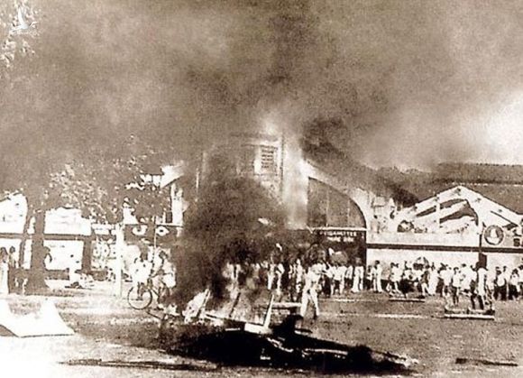 Chợ Bến Thành trong ngày đầu kháng chiến chống thực dân Pháp xâm lược, ngày 23/9/1945. Ảnh: Bảo tàng Lịch sử Việt Nam.