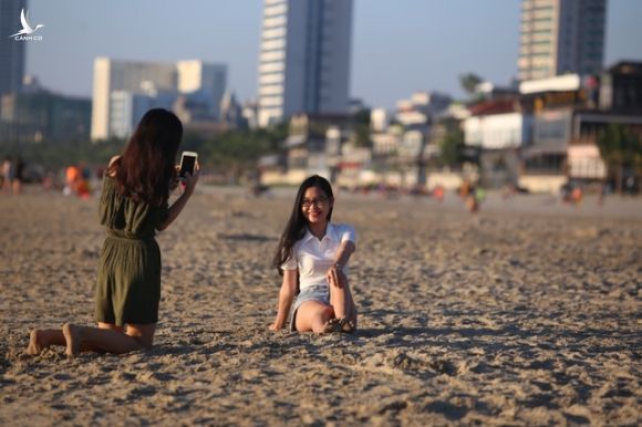 Nhịp sống sôi động đã trở lại trên bãi biển Đà Nẵng - 9 Nhịp sống sôi động đã trở lại trên bãi biển Đà Nẵng - 9