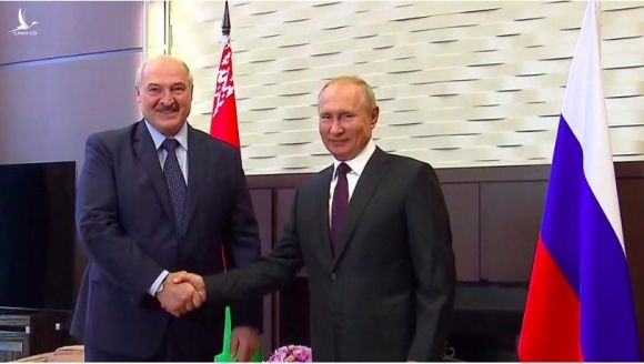 Tổng thống Putin “quăng dây cứu đắm” cho lãnh đạo Belarus
