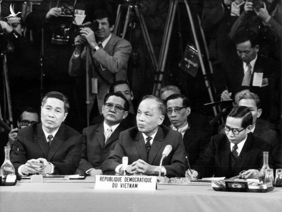 Đoàn đại biểu Việt Nam tại Hội nghị Paris năm 1973. Ảnh: BNGVN.