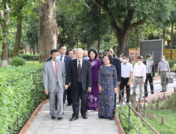 Tổng Bí thư, Chủ tịch nước Nguyễn Phú Trọng dâng hương tưởng niệm Chủ tịch Hồ Chí Minh Ảnh 5.