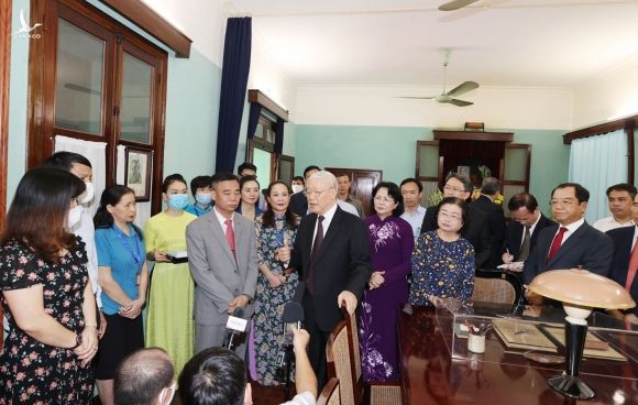 Tổng Bí thư, Chủ tịch nước Nguyễn Phú Trọng dâng hương tưởng niệm Chủ tịch Hồ Chí Minh Ảnh 3.