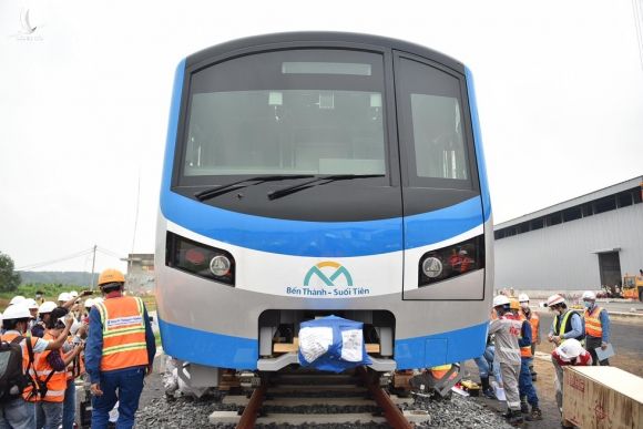 Tàu metro 1 lăn bánh ở depot, tháng 4-2021 sẽ chạy thử từ ngã tư Bình Thái về Long Bình - Ảnh 4.