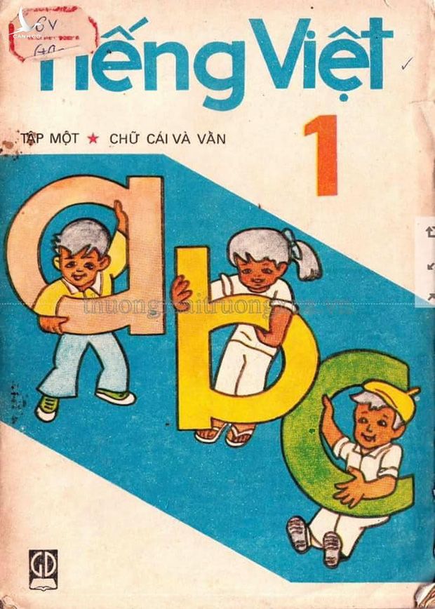 Sách giáo khoa Tiếng Việt 30 năm trước bỗng sốt xình xịch trở lại, đọc 1 trang là thấy cả tuổi thơ ùa về! - Ảnh 1.