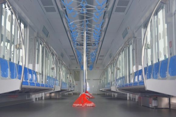 Tàu metro 1 lăn bánh ở depot, tháng 4-2021 sẽ chạy thử từ ngã tư Bình Thái về Long Bình - Ảnh 9.