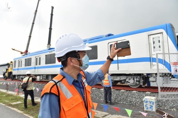 Tàu metro 1 lăn bánh ở depot, tháng 4-2021 sẽ chạy thử từ ngã tư Bình Thái về Long Bình - Ảnh 8.