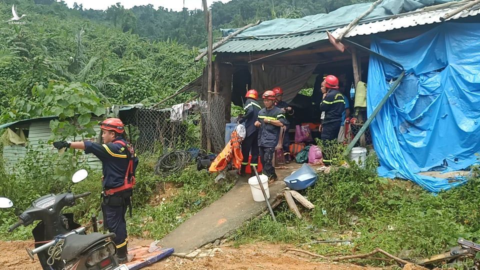 Công an TT- Huế tiếp cận hiện trường vụ sạt lở thủy điện Rào Trăng 3 - Ảnh 11.