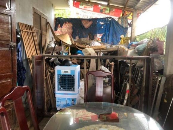 Hàng xóm nhà Chủ tịch huyện Phong Điền: 'Nhìn gia cảnh mà rớt nước mắt' - 2