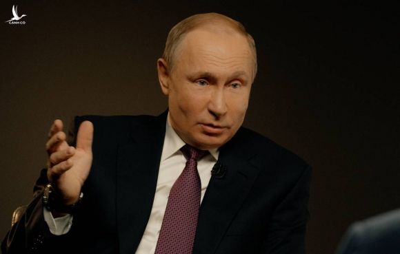 Tổng thống Nga Vladimir Putin trong cuộc phỏng vấn với hãng thông tấn TASS, ngày 7/10. Ảnh: TASS.