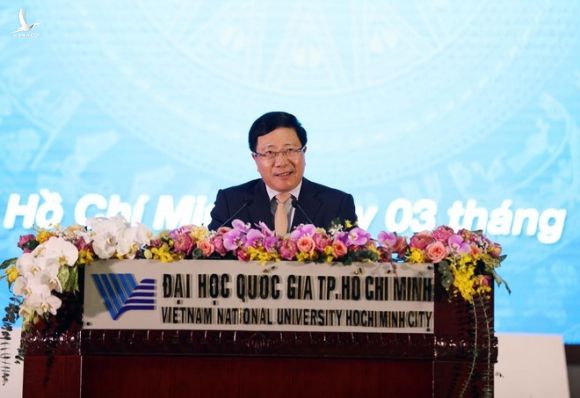Phó thủ tướng Phạm Bình Minh phát biểu tại lễ khai khóa sáng nay /// Ngọc Dương