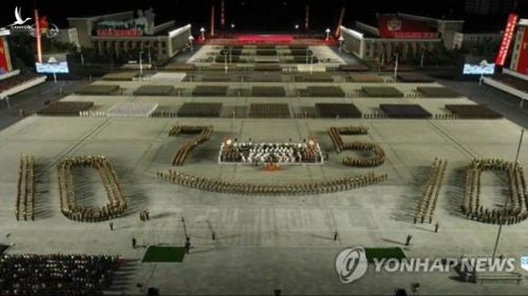 Duyệt binh, ông Kim Jong-un thề tăng cường “răn đe chiến tranh” - Ảnh 2.