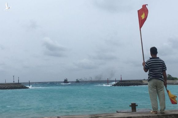 Bão số 9 đang gây gió cấp 8-9 tại đảo Song Tử Tây - Ảnh 2.
