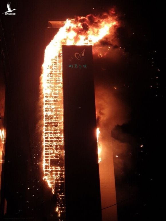 Tòa chung cư thương mại Hàn Quốc cháy lớn trong đêm Ảnh 5