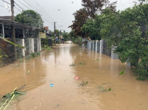 Bão vừa tan, lại lo lũ lớn - Ảnh 3.