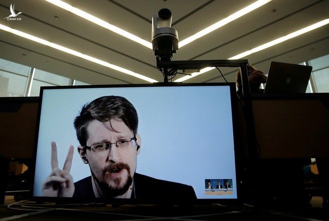 Edward Snowden xuất hiện trong đoạn video tại hội thảo về bảo vệ những người tố giác tại thành phố Strasbourg, Pháp năm 2019 /// Reuters