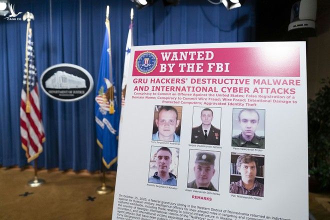 Hình ảnh 6 sĩ quan tình báo quân đội Nga bị Cục điều tra liên bang Mỹ (FBI) truy nã được công bố trong buổi họp tại Bộ Tư pháp Mỹ /// Reuters