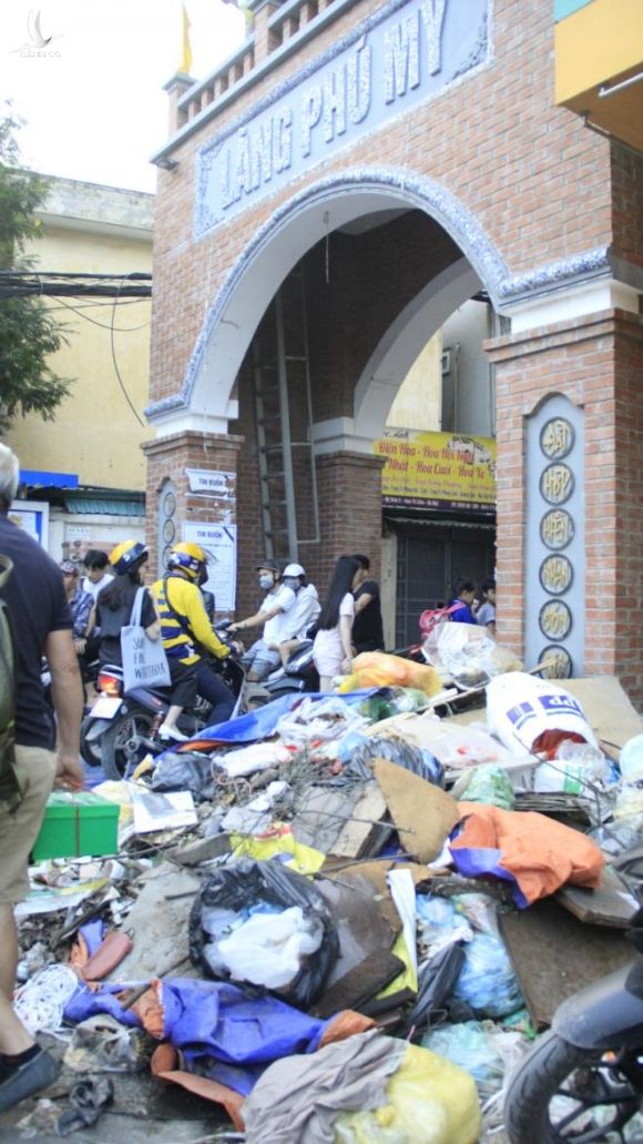 Hà Nội: Công nhân vệ sinh đình công, người dân khốn khổ vì rác thải tràn ngập đường phố - Ảnh 6
